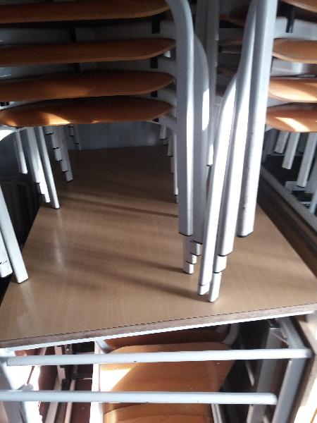 udlegning af stole og borde