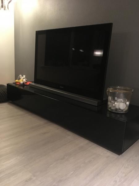 Sort tv møbel fra idémøbler den lokale hjemmeside for skive egnen Hjemmelavet tv bord