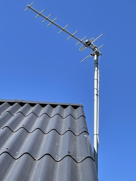UHF TV-Antenne og mast